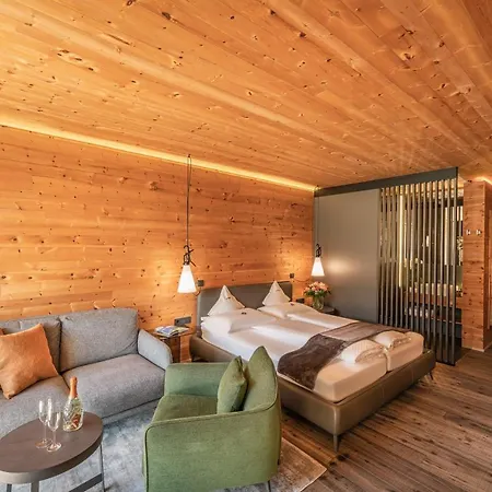 Waldkonigin Hotel 4*